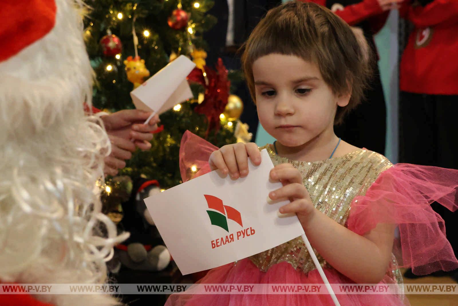 В Пинске дан старт новогодней благотворительной акции "Наши дети"