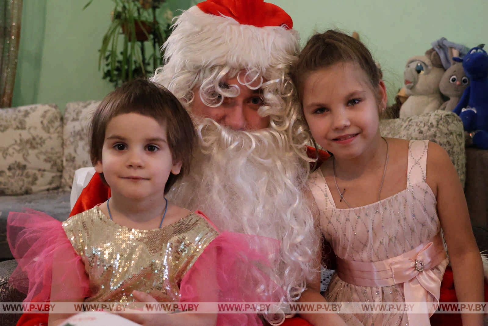 В Пинске дан старт новогодней благотворительной акции "Наши дети"