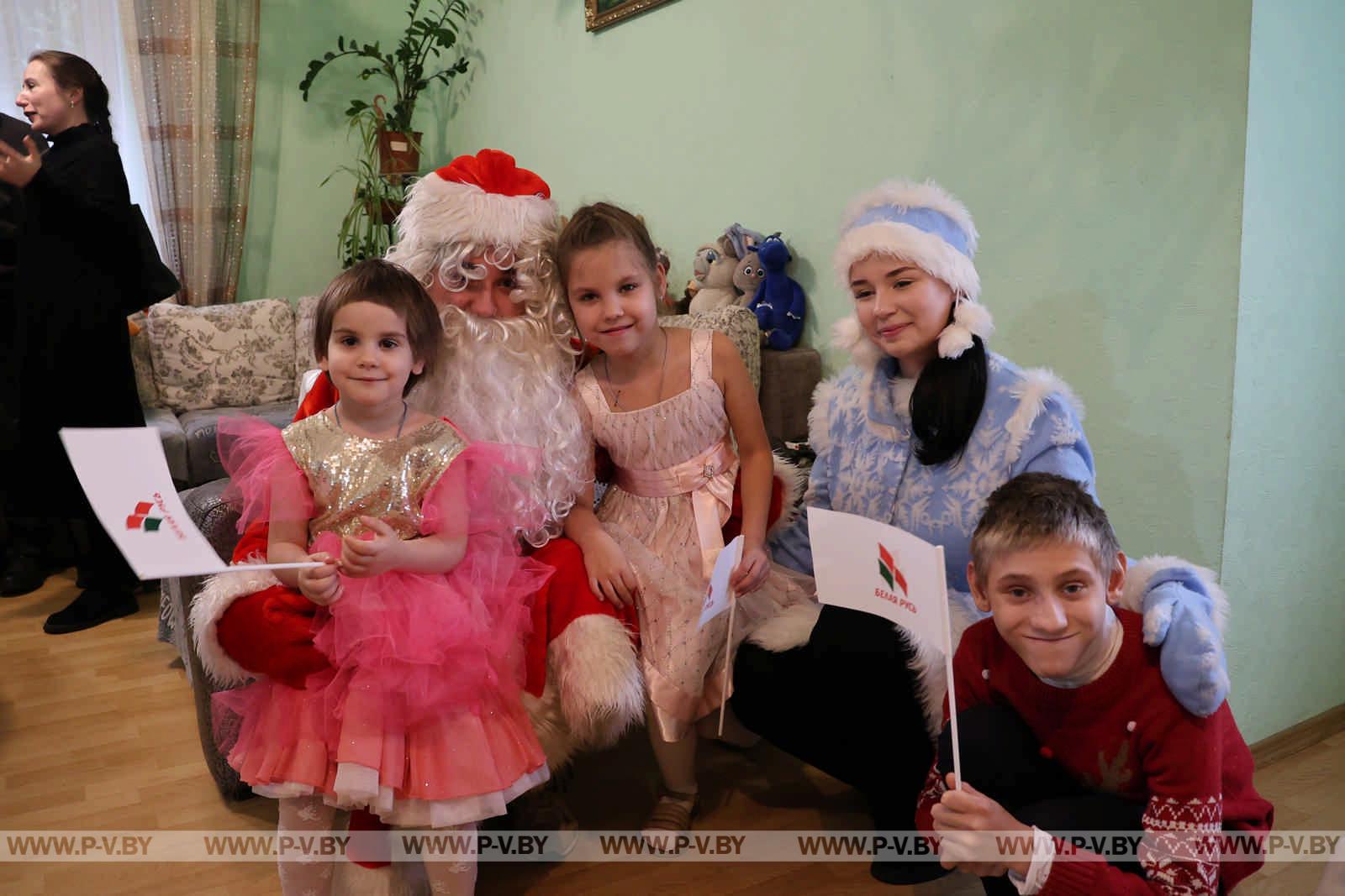 В Пинске дан старт новогодней благотворительной акции "Наши дети"