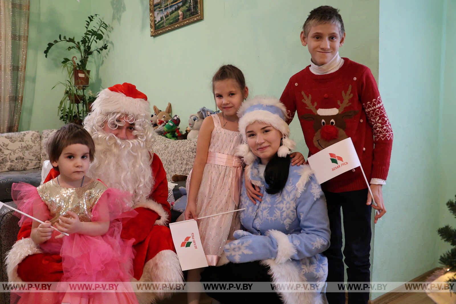 В Пинске дан старт новогодней благотворительной акции "Наши дети"