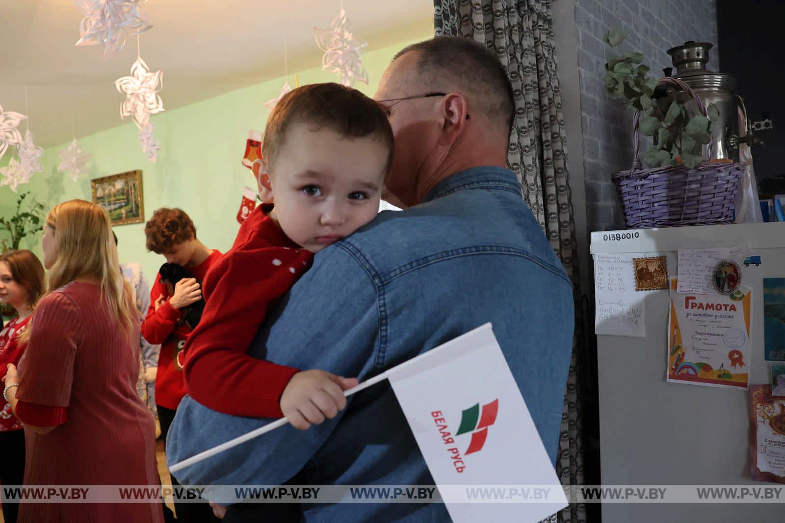 В Пинске дан старт новогодней благотворительной акции "Наши дети"
