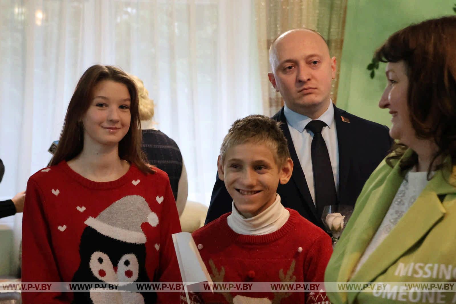 В Пинске дан старт новогодней благотворительной акции "Наши дети"