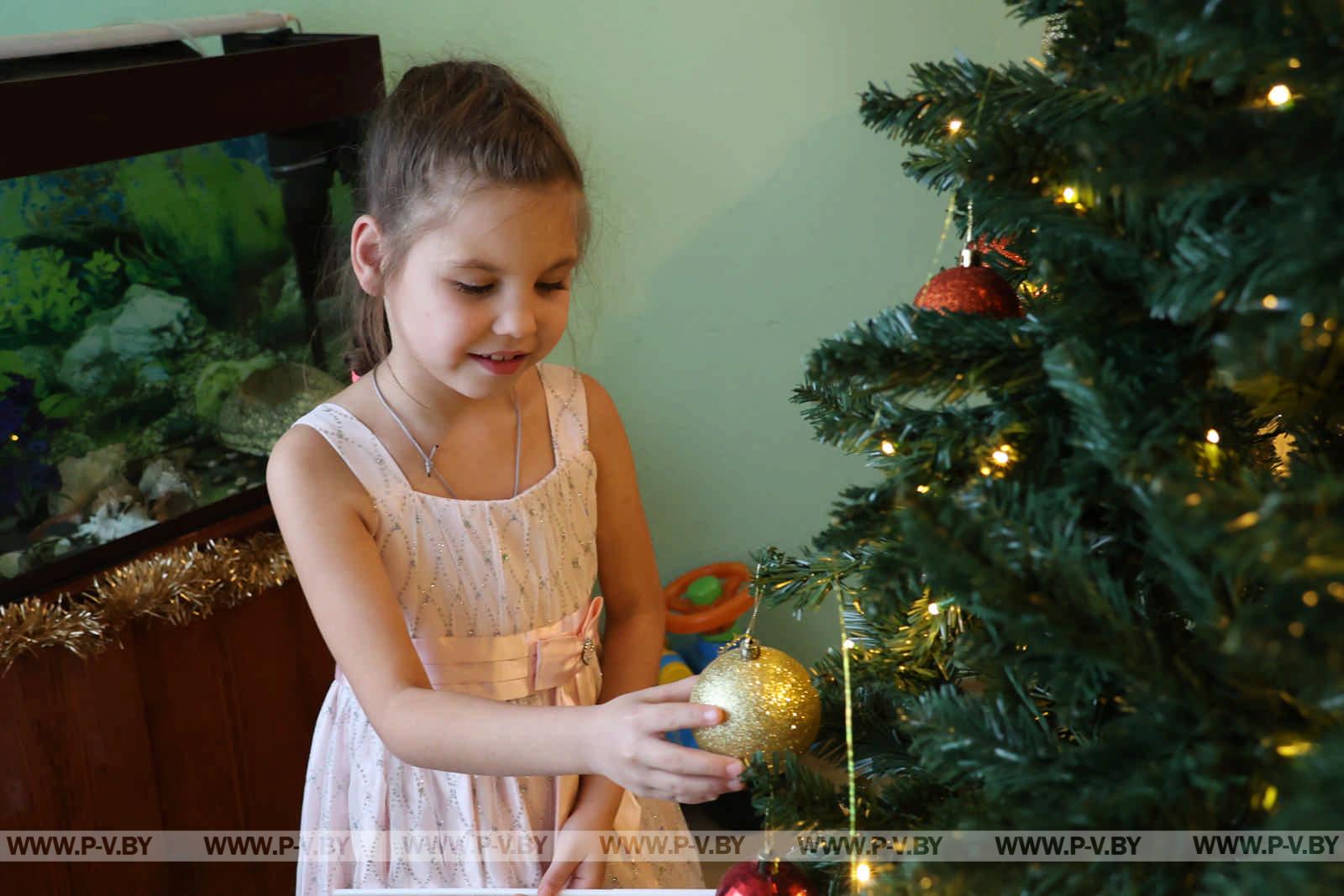 В Пинске дан старт новогодней благотворительной акции "Наши дети"