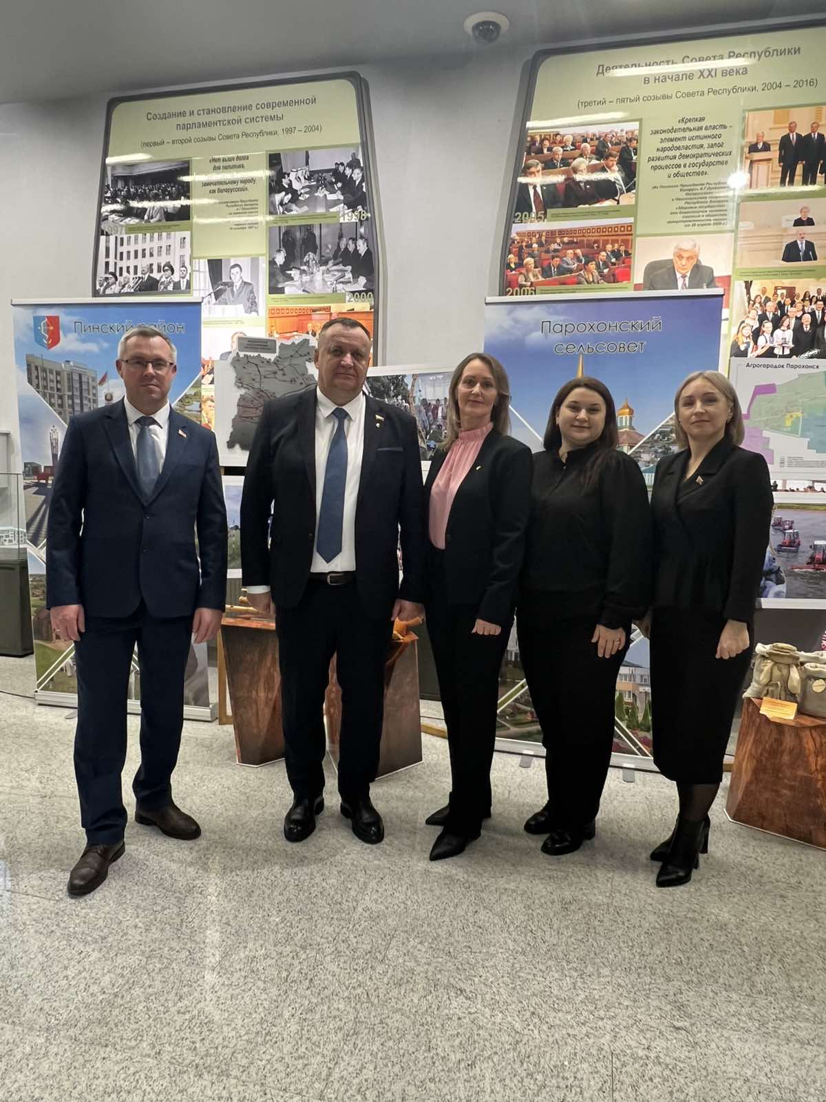 Опыт работы органов управления и самоуправления Пинского района презентовали республике