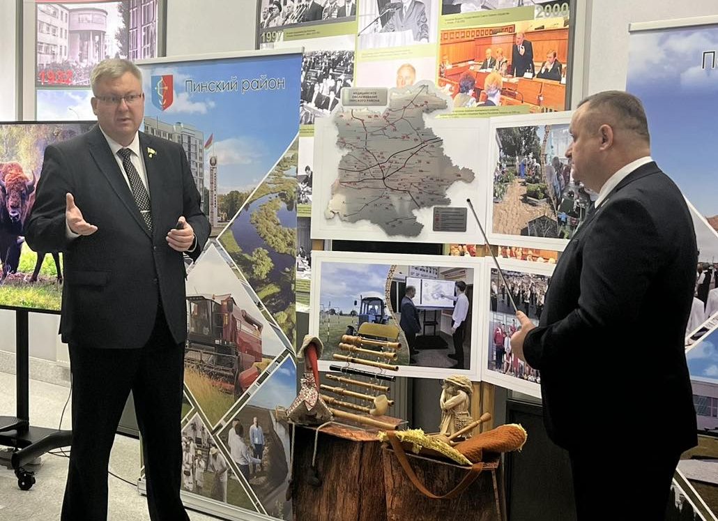 Опыт работы органов управления и самоуправления Пинского района презентовали республике