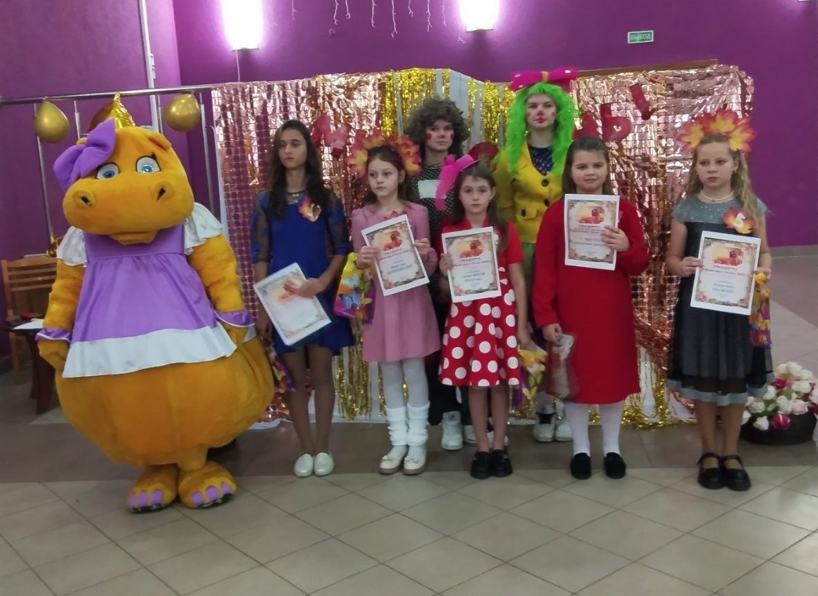 В Логишинском молодежном центре культуры выбрали мини-мисс Золотая осень – 2025