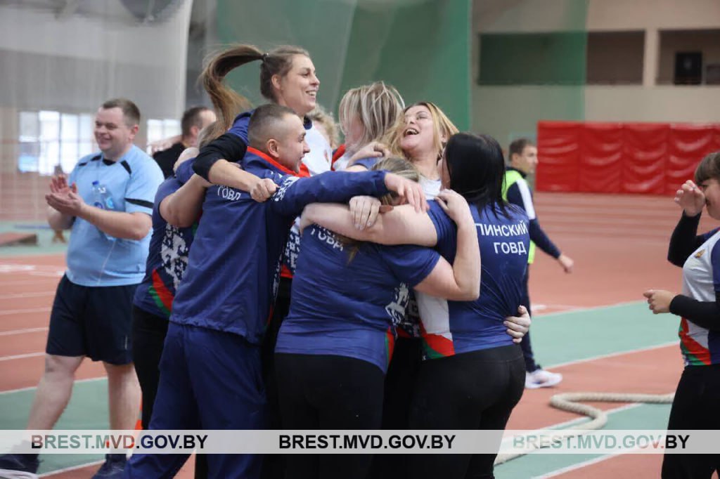 Определены победители турнира по перетягиванию каната