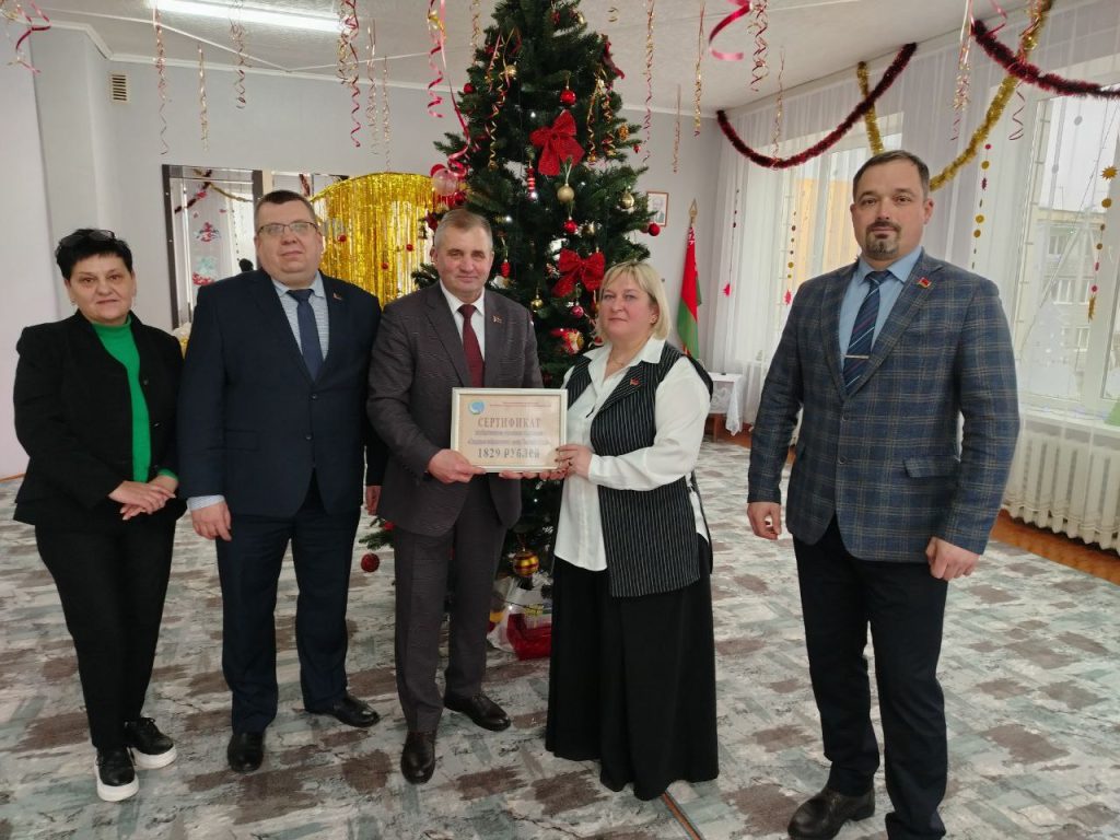 Логишин: полезный подарок к празднику для социально-педагогического центра Логишин: полезный подарок к празднику для социально-педагогического центра
