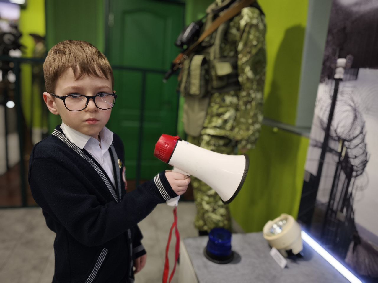 Пограничники приняли участие в торжественном посвящении школьников в члены «БРПО»