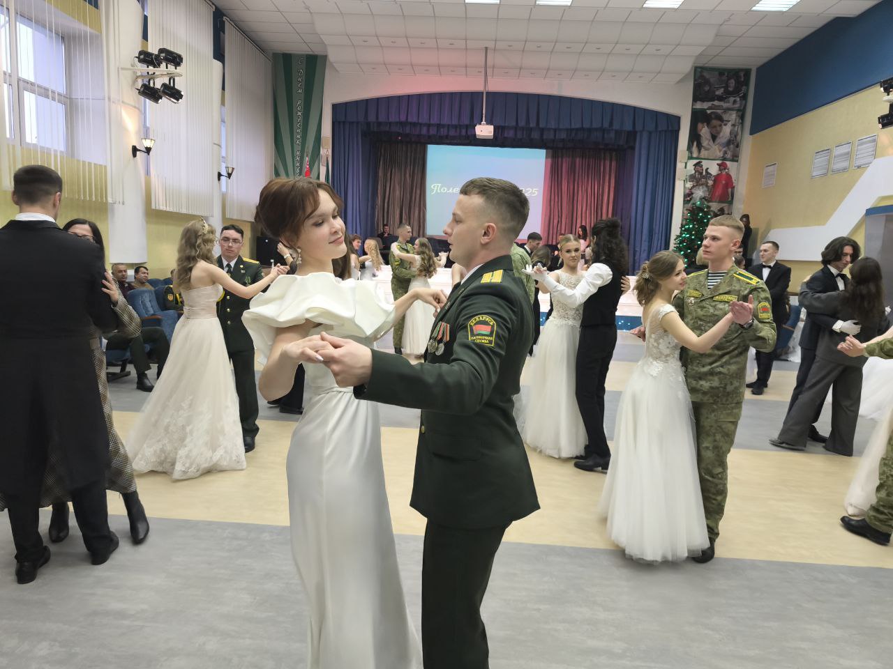 Пинские пограничники приняли участие в новогоднем балу