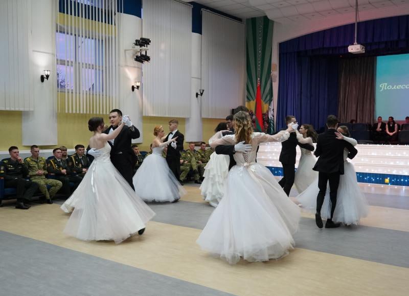 В Полесском государственном университете состоялся Полесский бал
