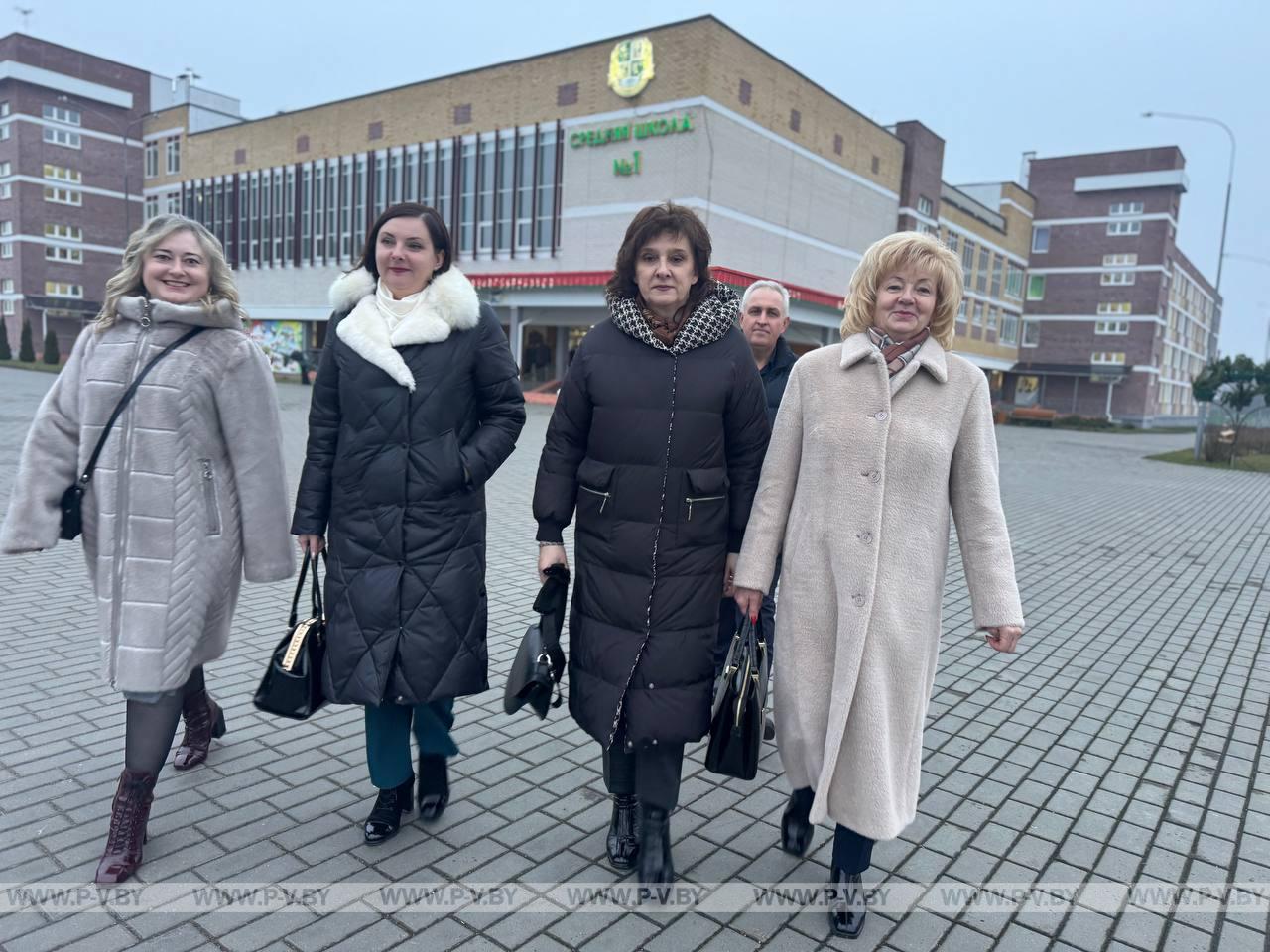 Делегация ВНС посетила г. Барановичи: возложение цветов у Мемориала погибших летчиков, знакомство со школой и музеем