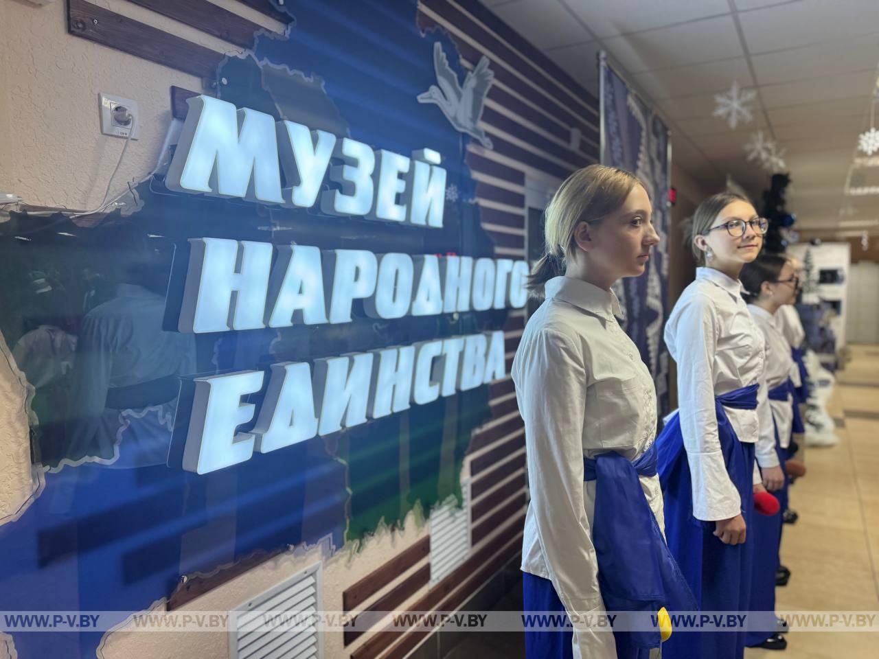 Делегация ВНС посетила г. Барановичи: возложение цветов у Мемориала погибших летчиков, знакомство со школой и музеем