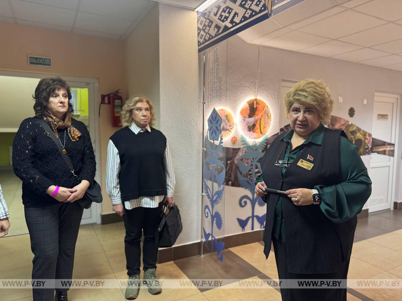 Делегация ВНС посетила г. Барановичи: возложение цветов у Мемориала погибших летчиков, знакомство со школой и музеем