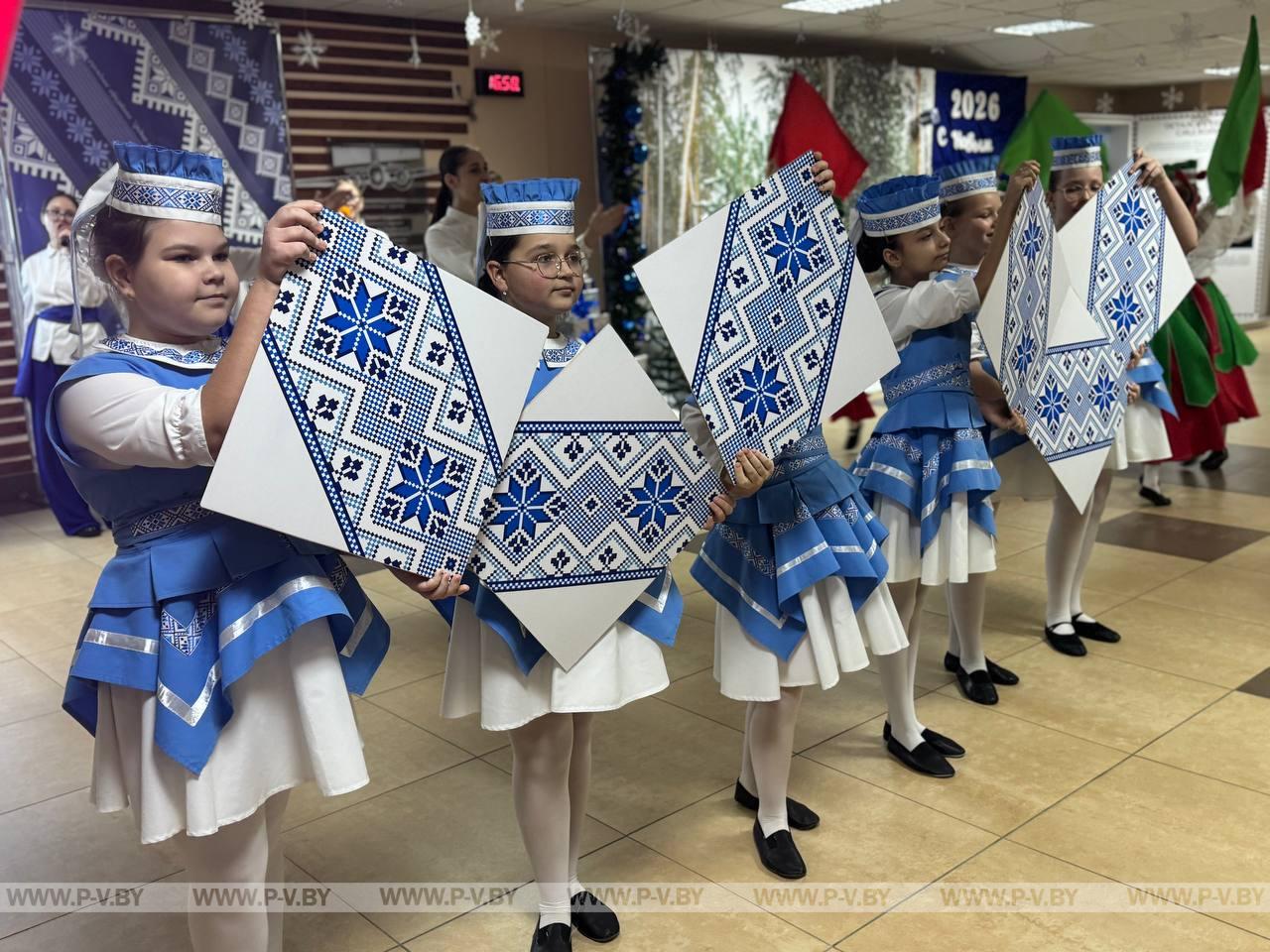 Делегация ВНС посетила г. Барановичи: возложение цветов у Мемориала погибших летчиков, знакомство со школой и музеем