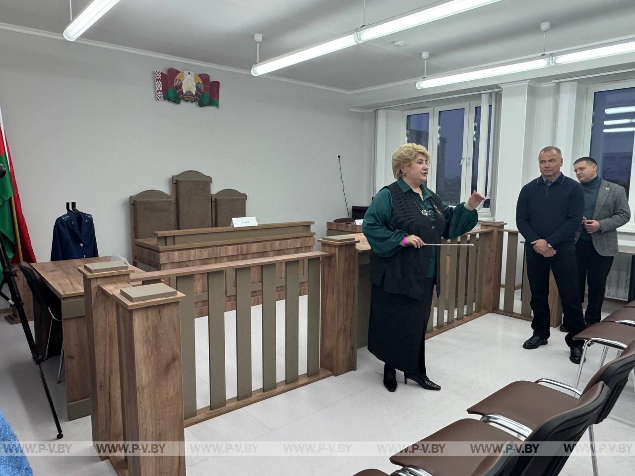 Делегация ВНС посетила г. Барановичи: возложение цветов у Мемориала погибших летчиков, знакомство со школой и музеем