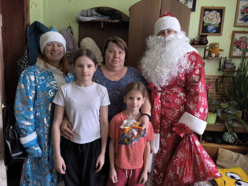 Привезли полезные подарки и хорошее настроение