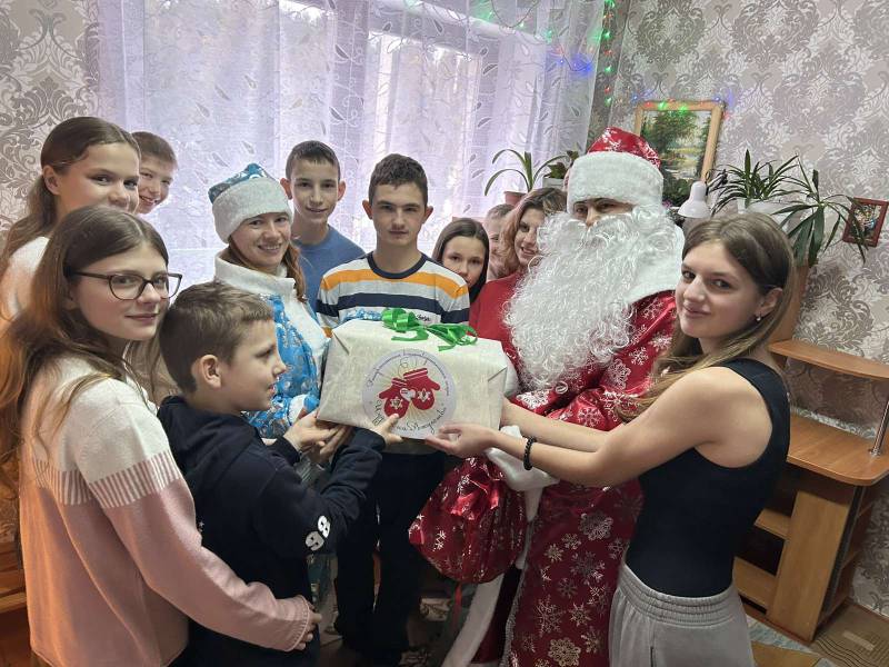 Привезли полезные подарки и хорошее настроение