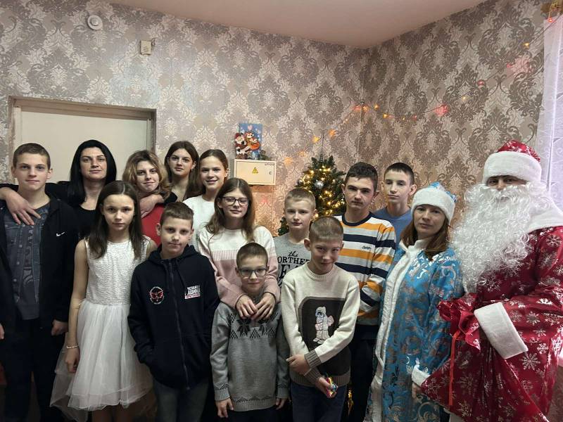 Привезли полезные подарки и хорошее настроение