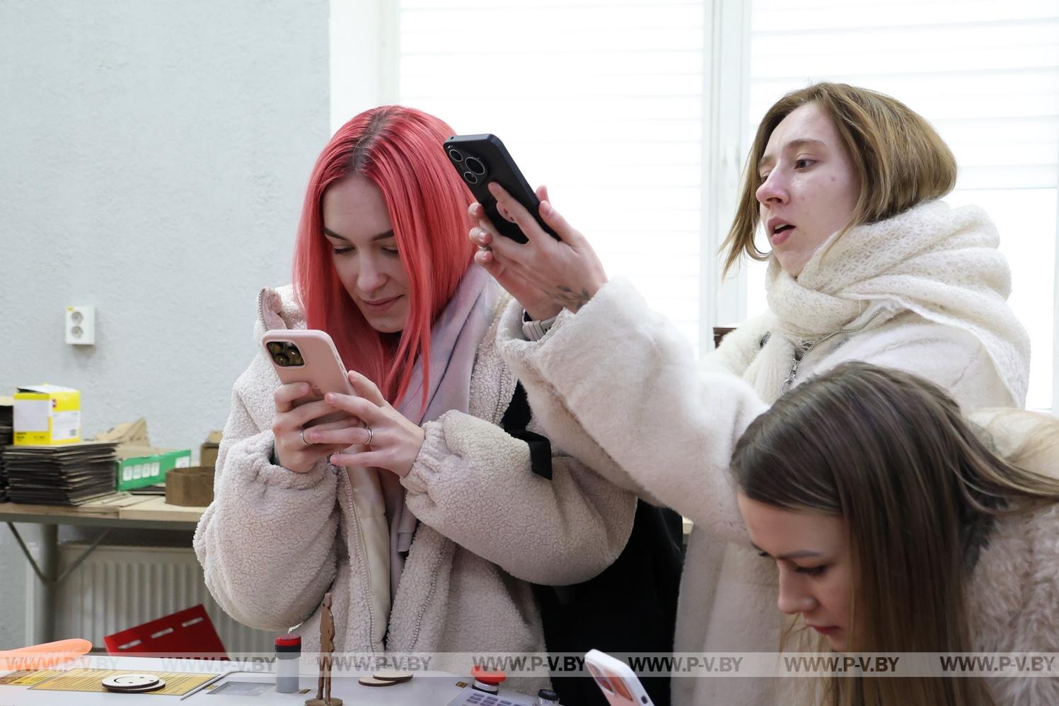 Блогеры Пинска увидели, как создаётся промышленная мощь города