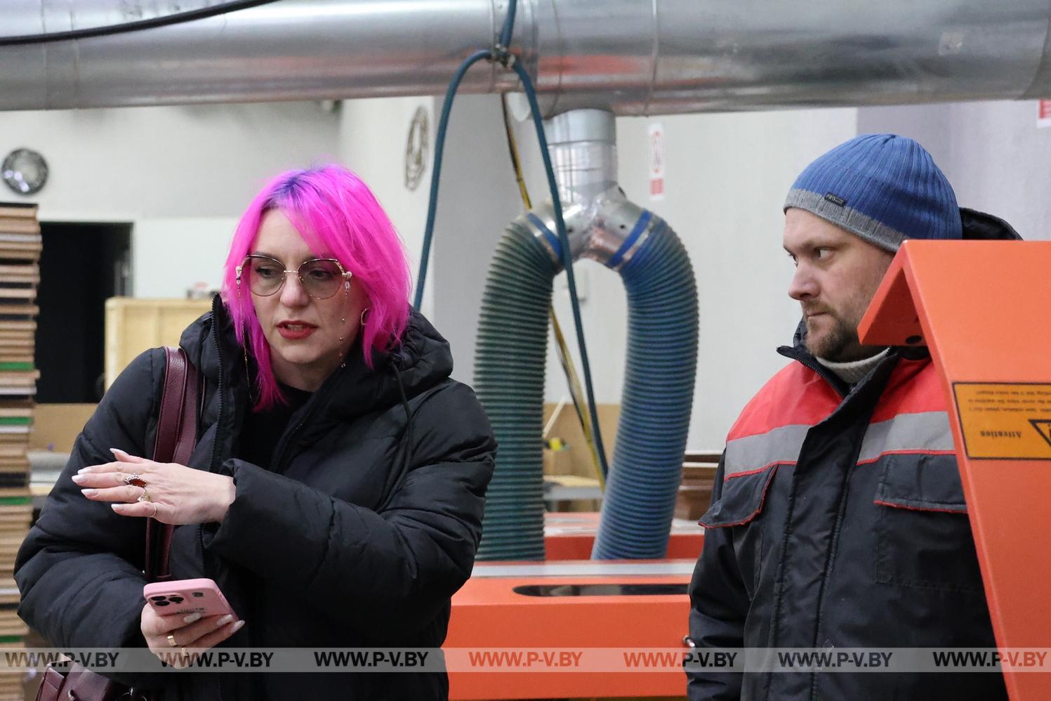 Блогеры Пинска увидели, как создаётся промышленная мощь города