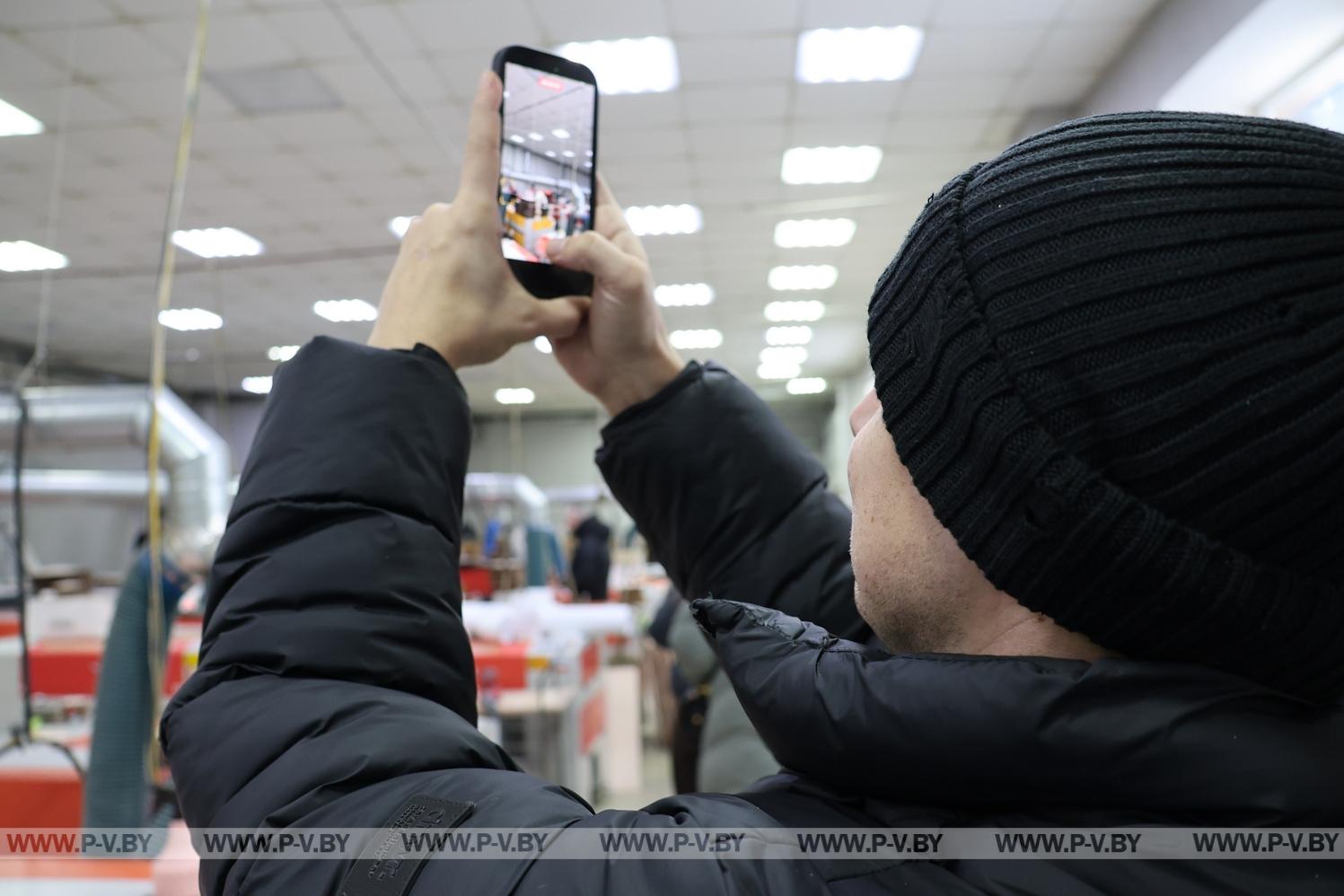 Блогеры Пинска увидели, как создаётся промышленная мощь города