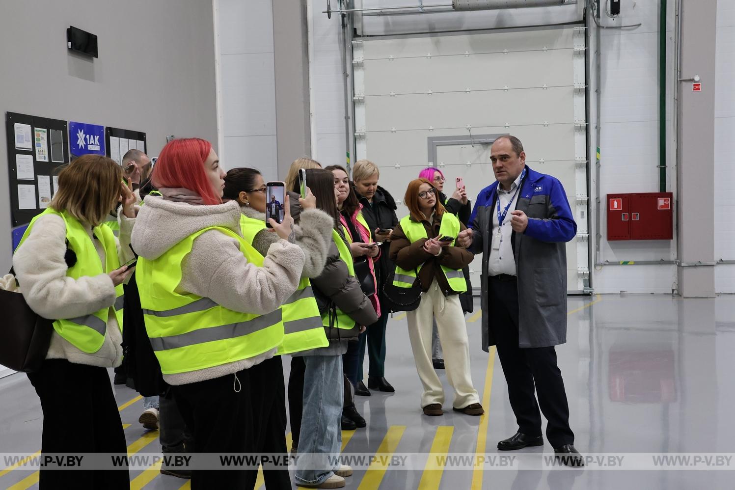 Блогеры Пинска увидели, как создаётся промышленная мощь города