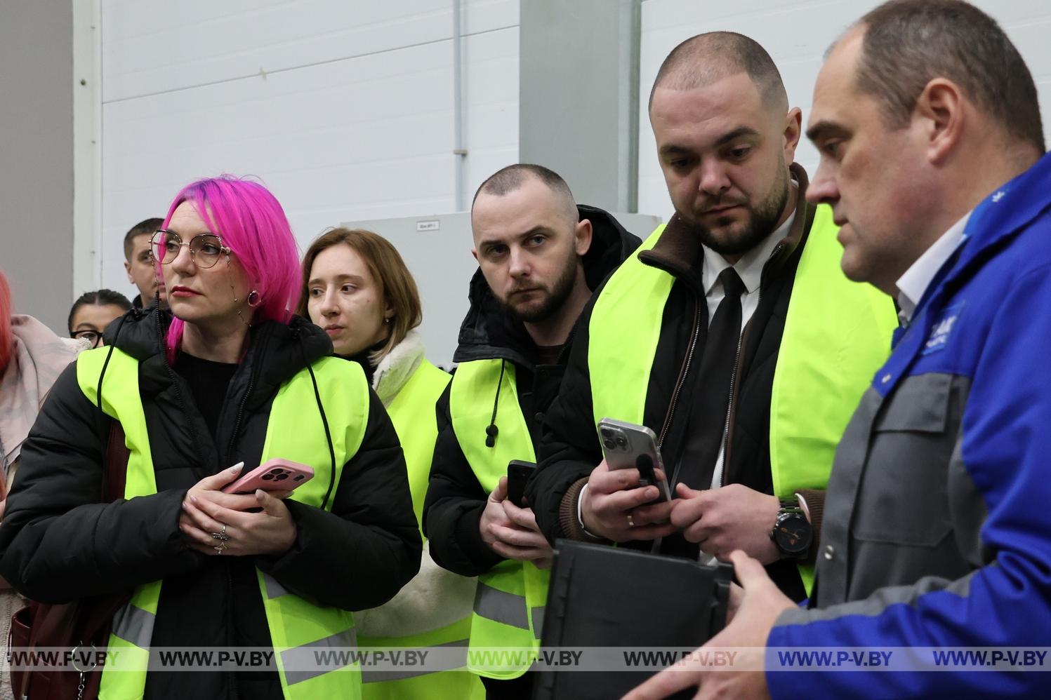 Блогеры Пинска увидели, как создаётся промышленная мощь города