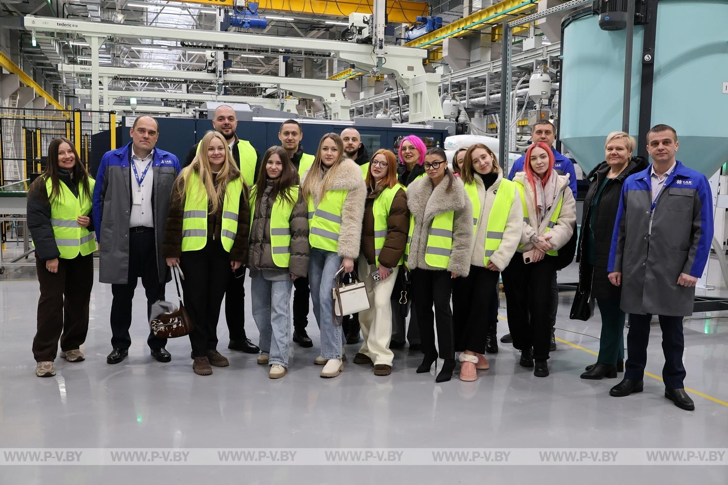 Блогеры Пинска увидели, как создаётся промышленная мощь города