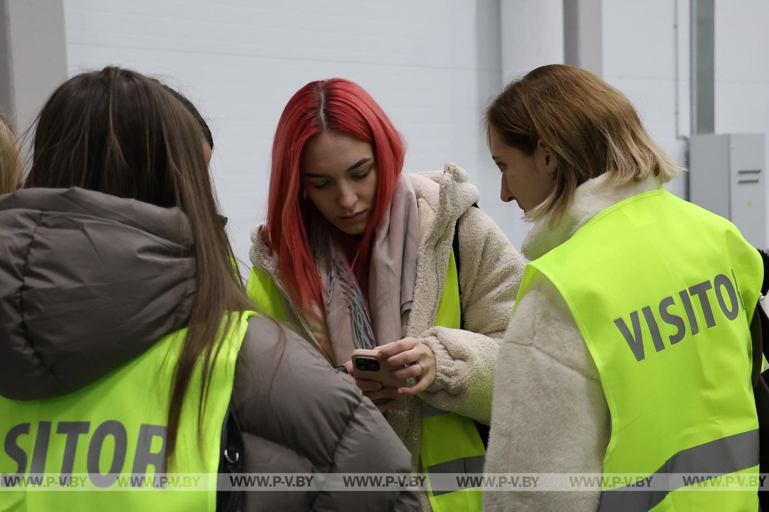Блогеры Пинска увидели, как создаётся промышленная мощь города