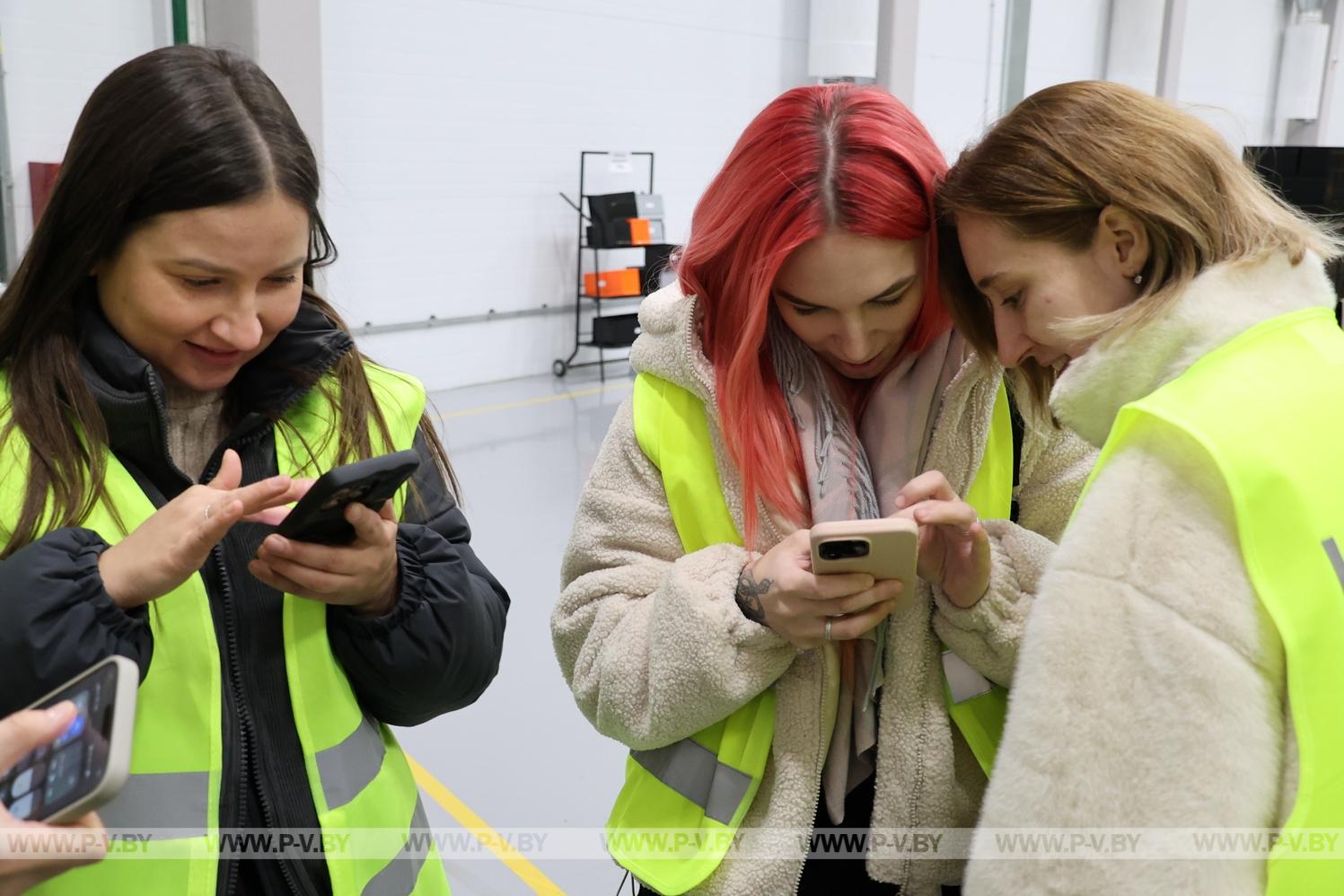 Блогеры Пинска увидели, как создаётся промышленная мощь города