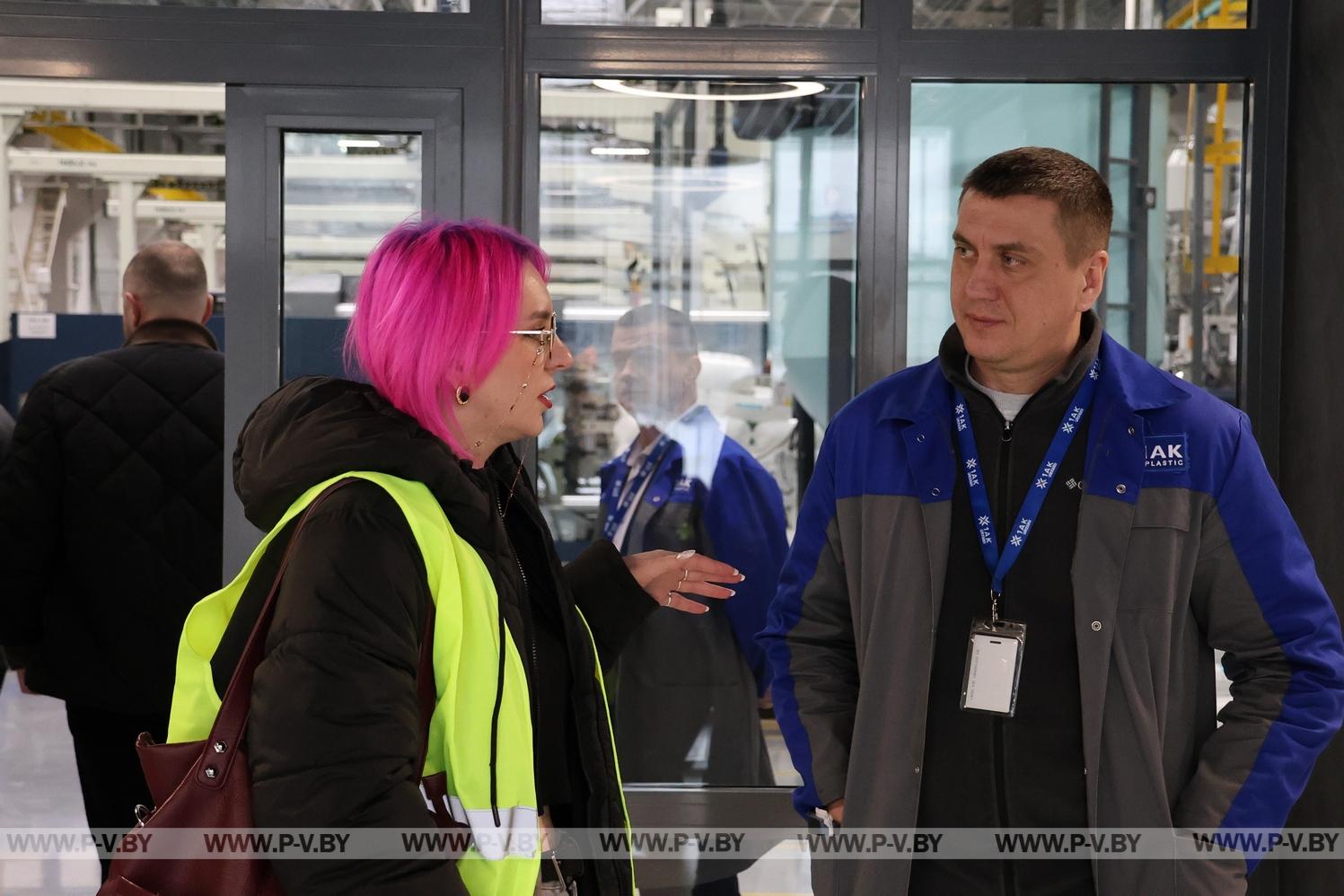 Блогеры Пинска увидели, как создаётся промышленная мощь города