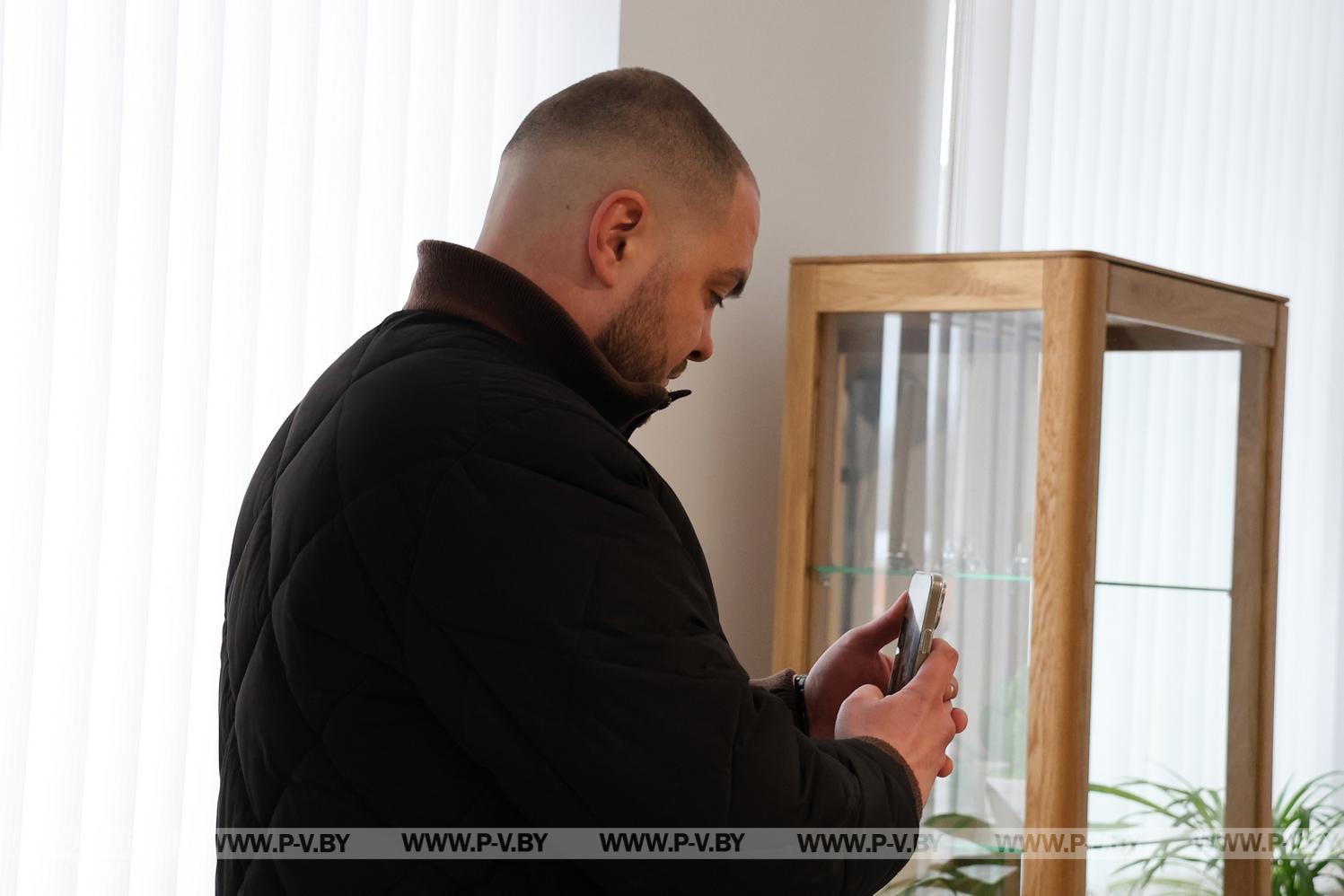 Блогеры Пинска увидели, как создаётся промышленная мощь города