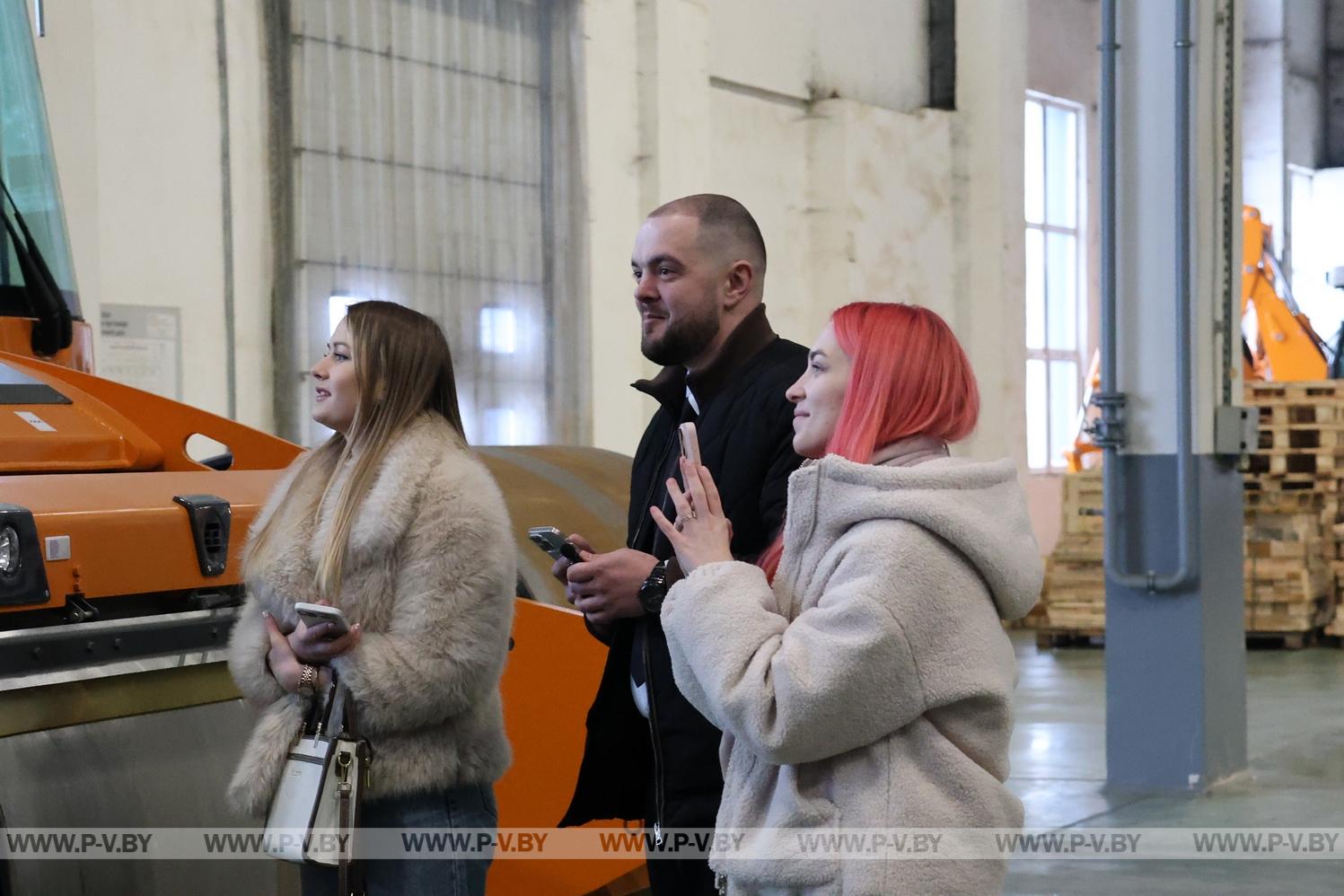 Блогеры Пинска увидели, как создаётся промышленная мощь города