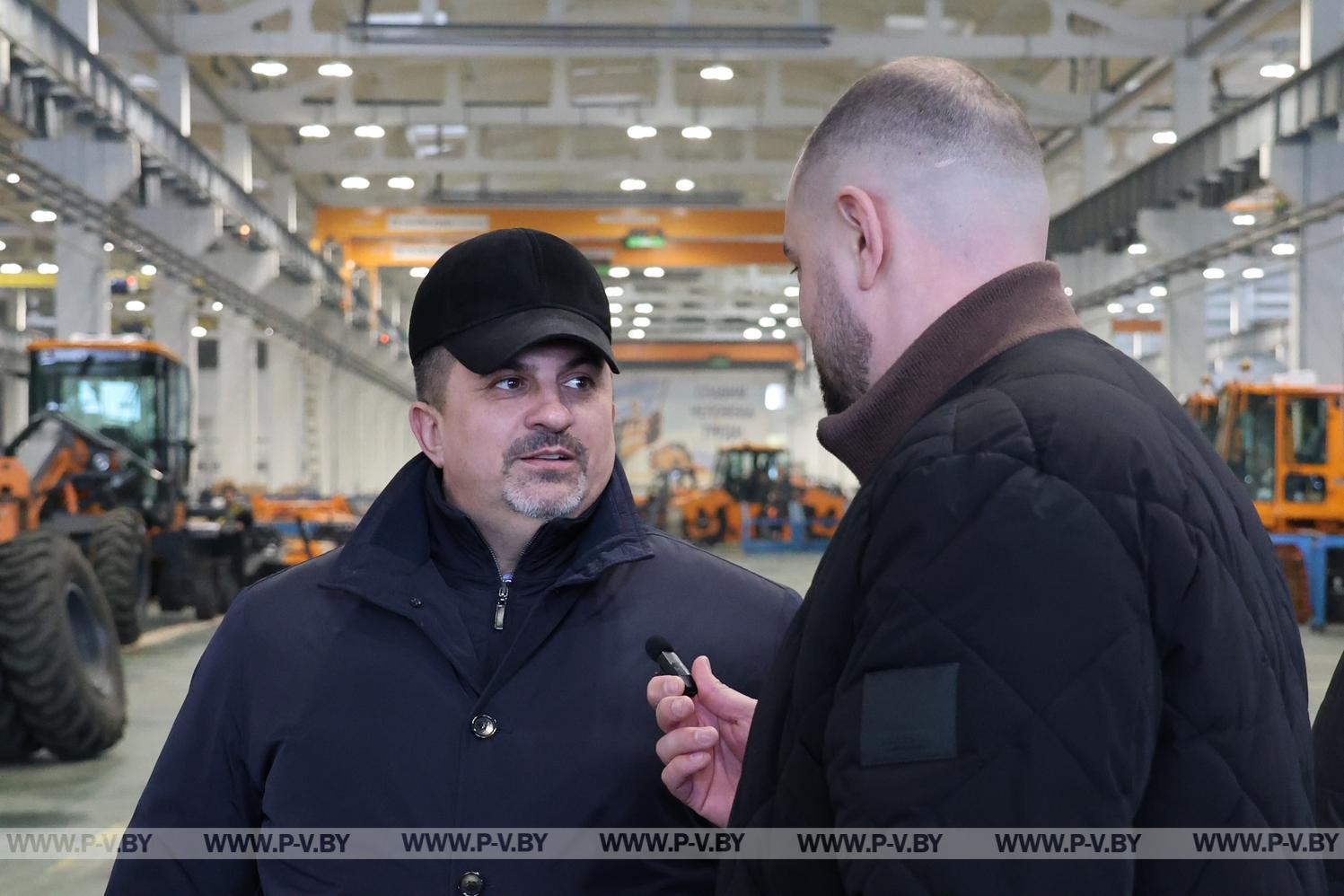 Блогеры Пинска увидели, как создаётся промышленная мощь города