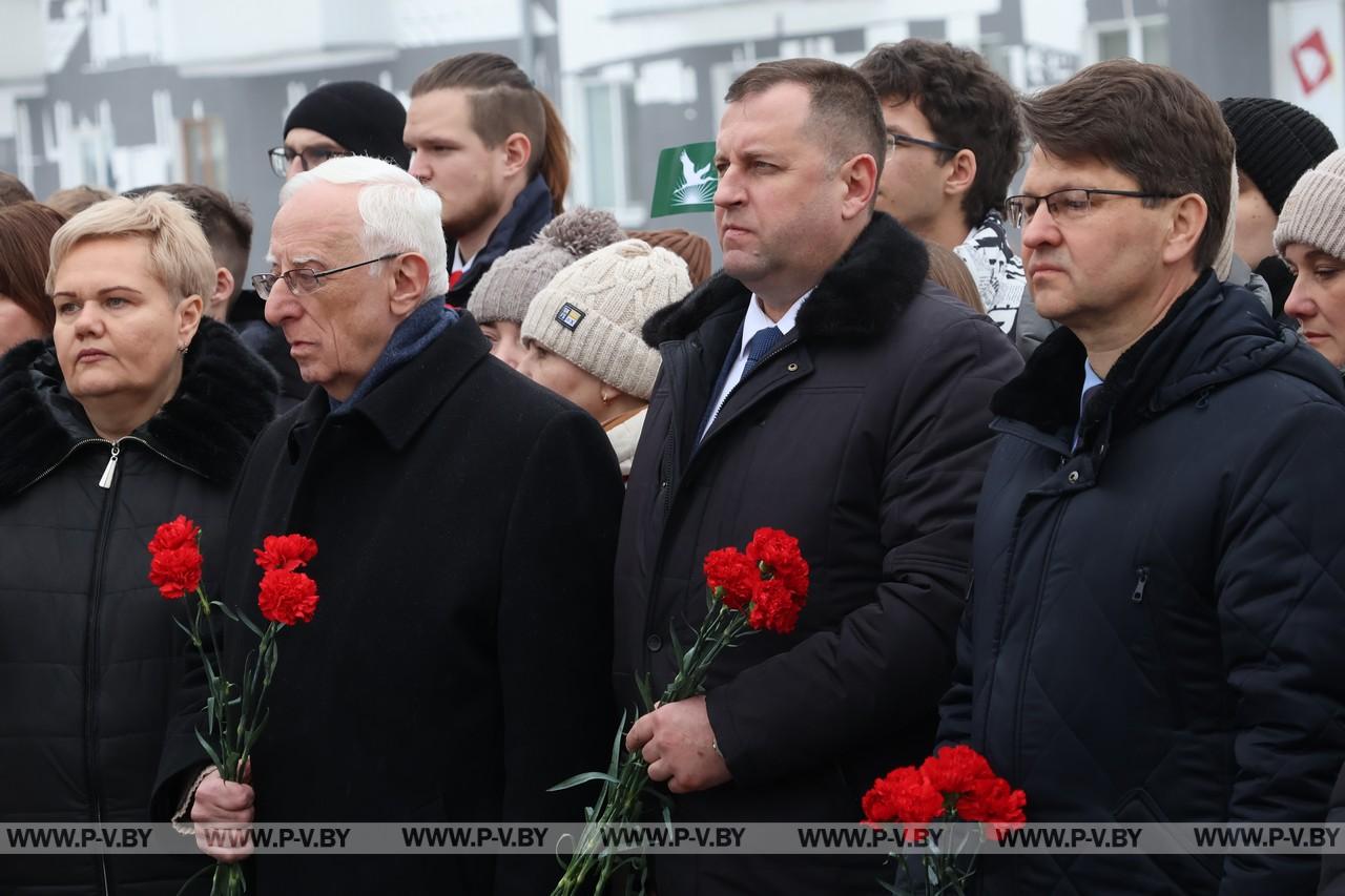 Митинг-реквием "Пусть свеча памяти горит!.." прошел в Пинске