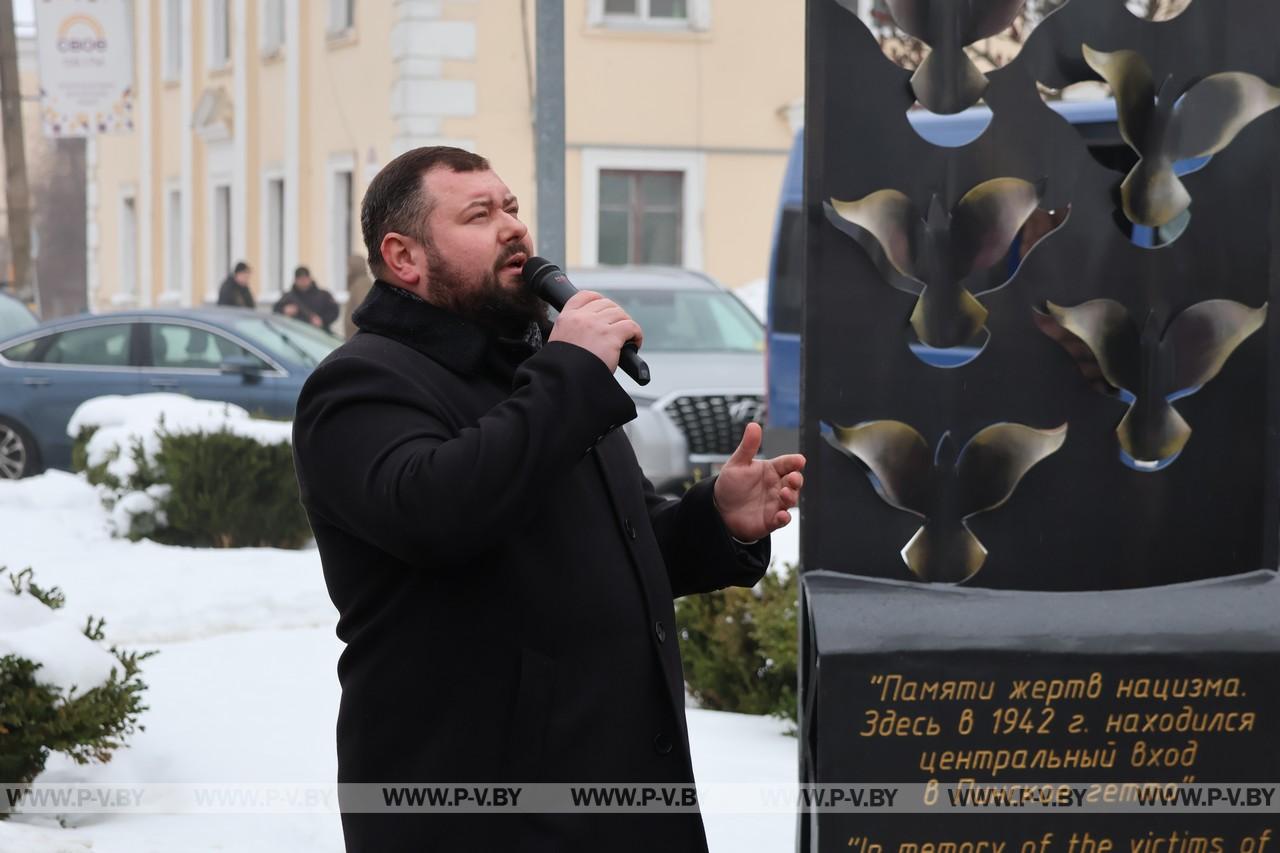 Митинг-реквием "Пусть свеча памяти горит!.." прошел в Пинске