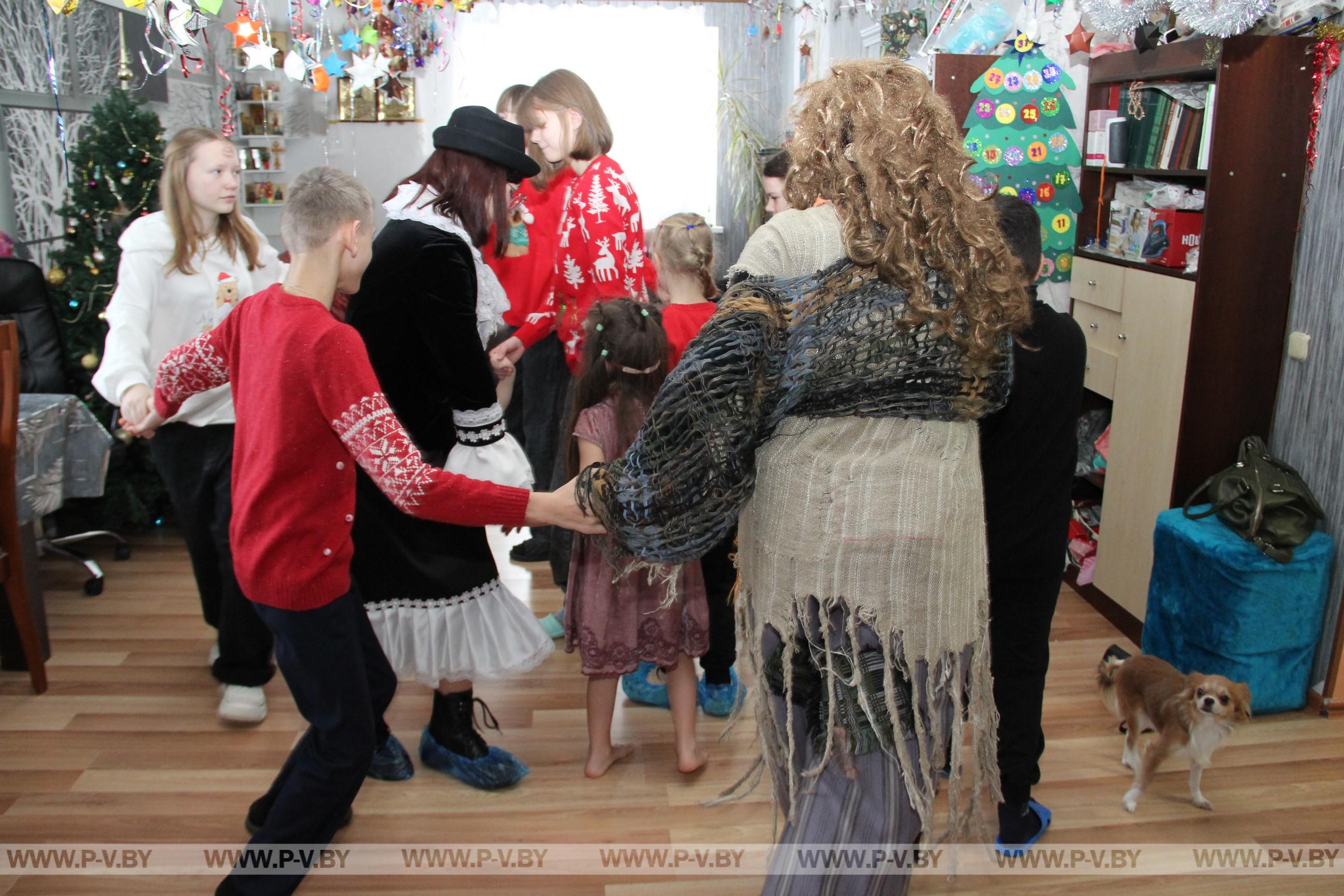 Новогодние поздравления от партии «Белая Русь» в домах семейного типа