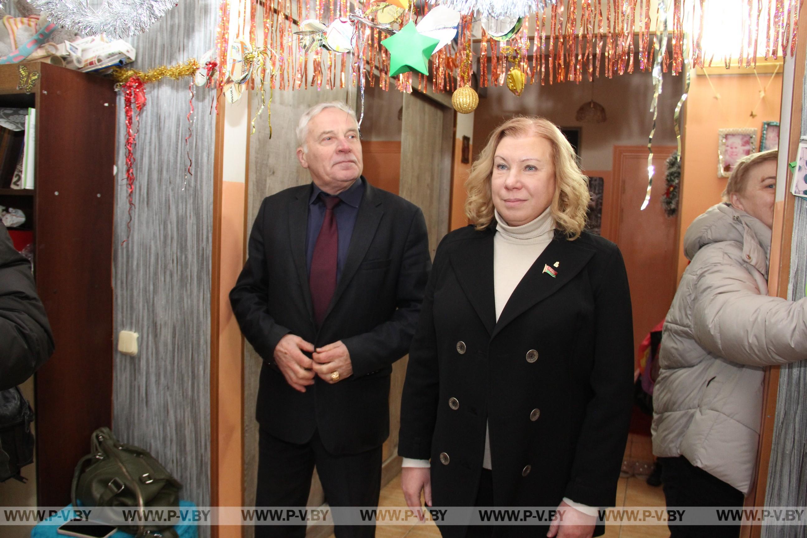 Новогодние поздравления от партии «Белая Русь» в домах семейного типа