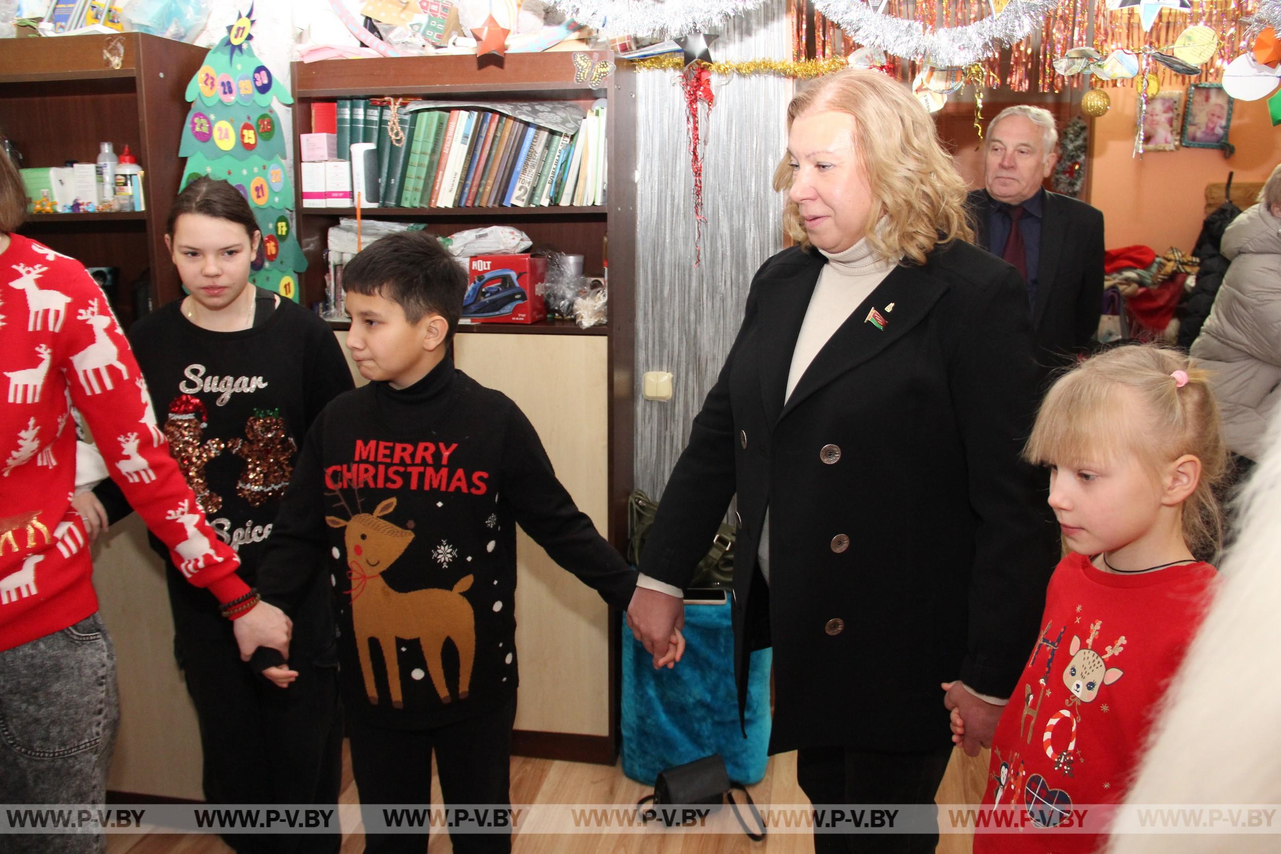 Новогодние поздравления от партии «Белая Русь» в домах семейного типа