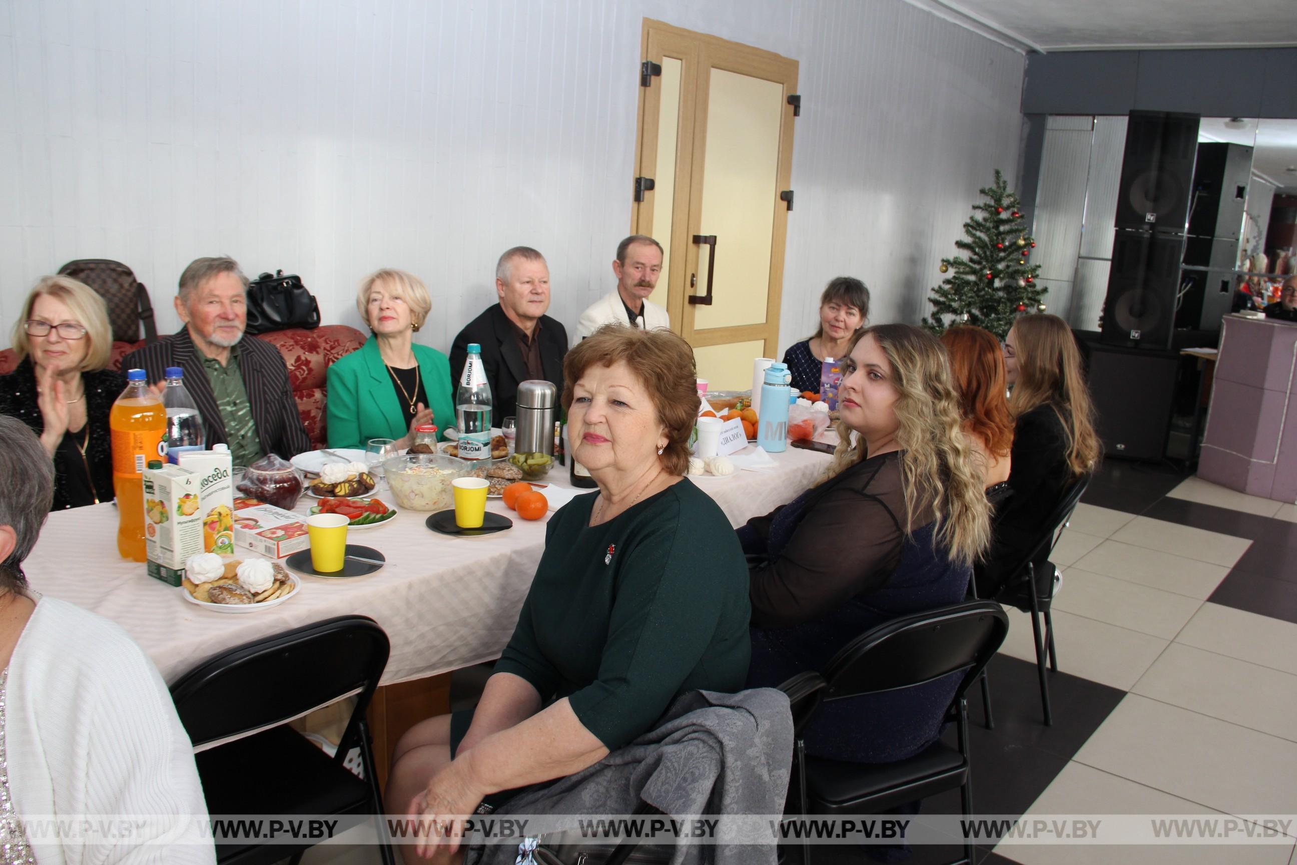 Рождественский бал для пожилых людей проходит в Пинске