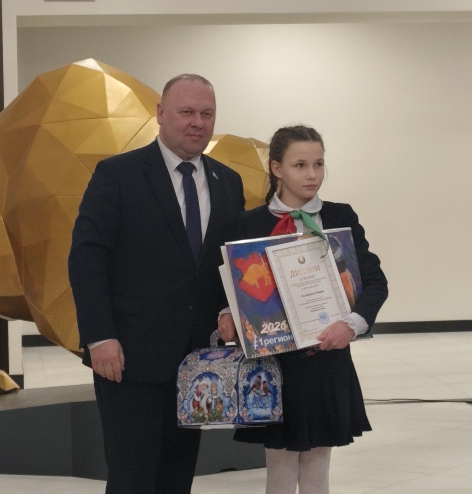 Три рисунка школьников из района украсили календарь облисполкома на 2026 год