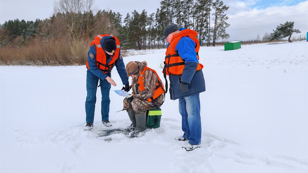 ОСВОД дает советы, как избежать беды на зимнем водоеме