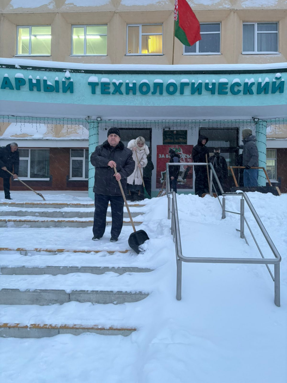 Очистим снег вместе!