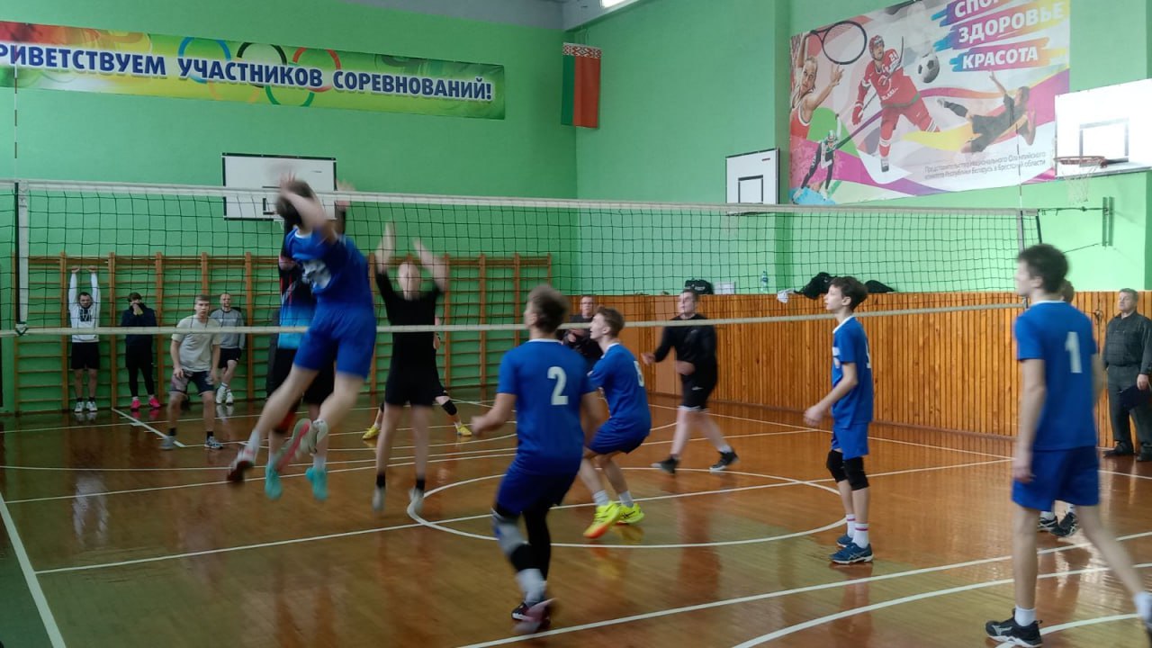 Десять команд оспаривают звание чемпиона Пинского района по волейболу