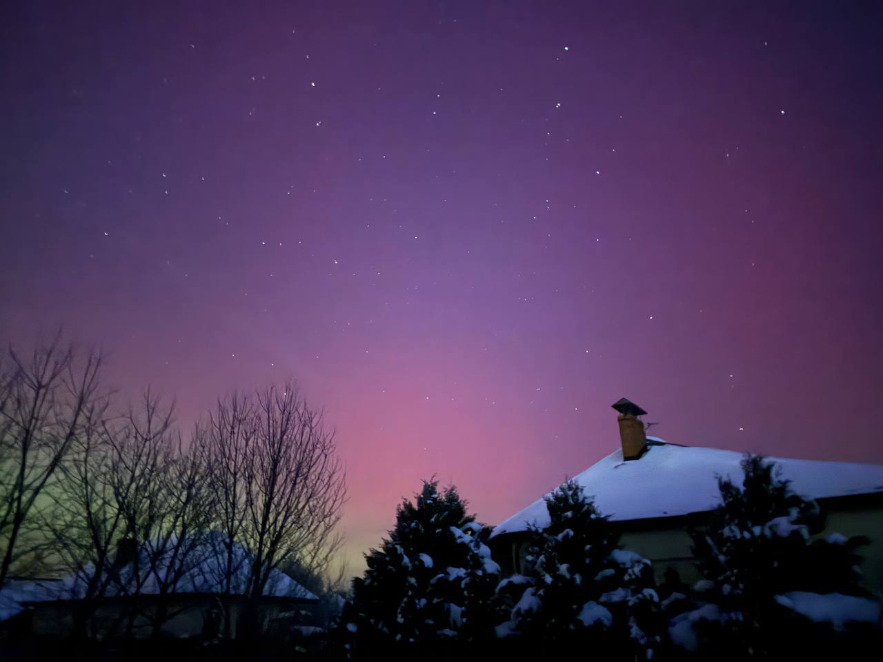 Редкое полярное сияние озарило ночное небо Пинщины и не только