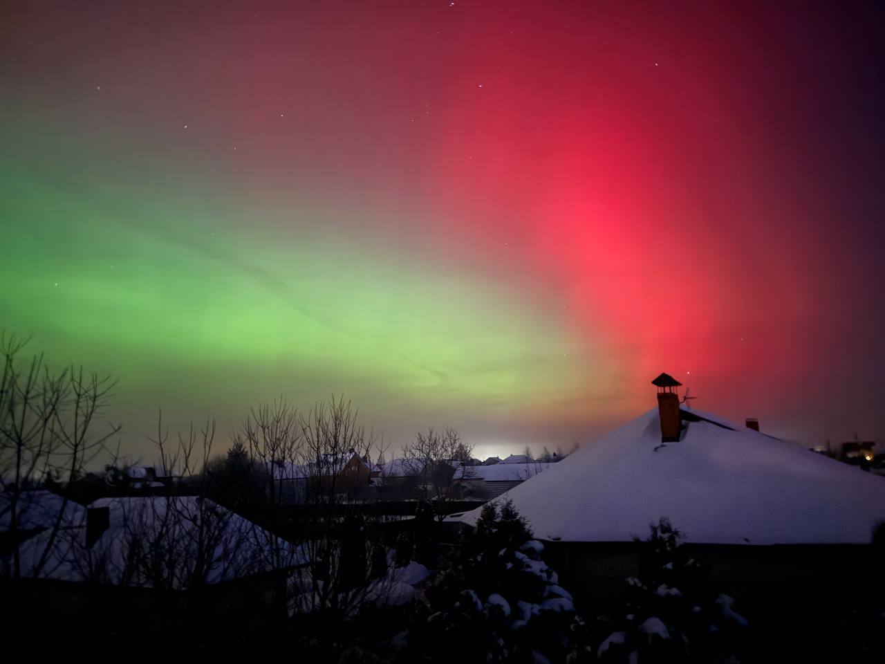 Редкое полярное сияние озарило ночное небо Пинщины и не только