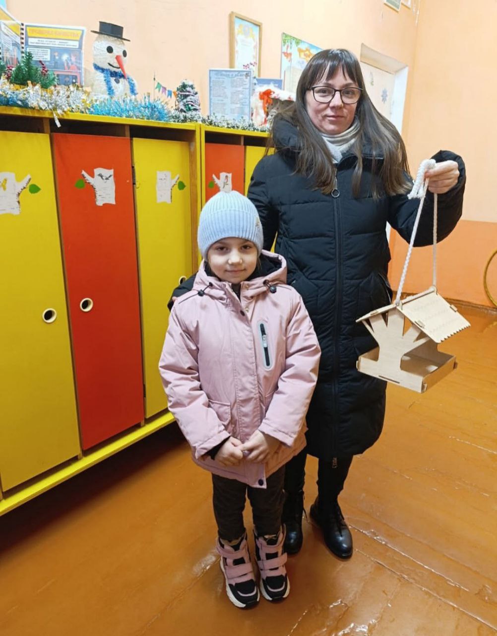 Ребята заботятся о птицах