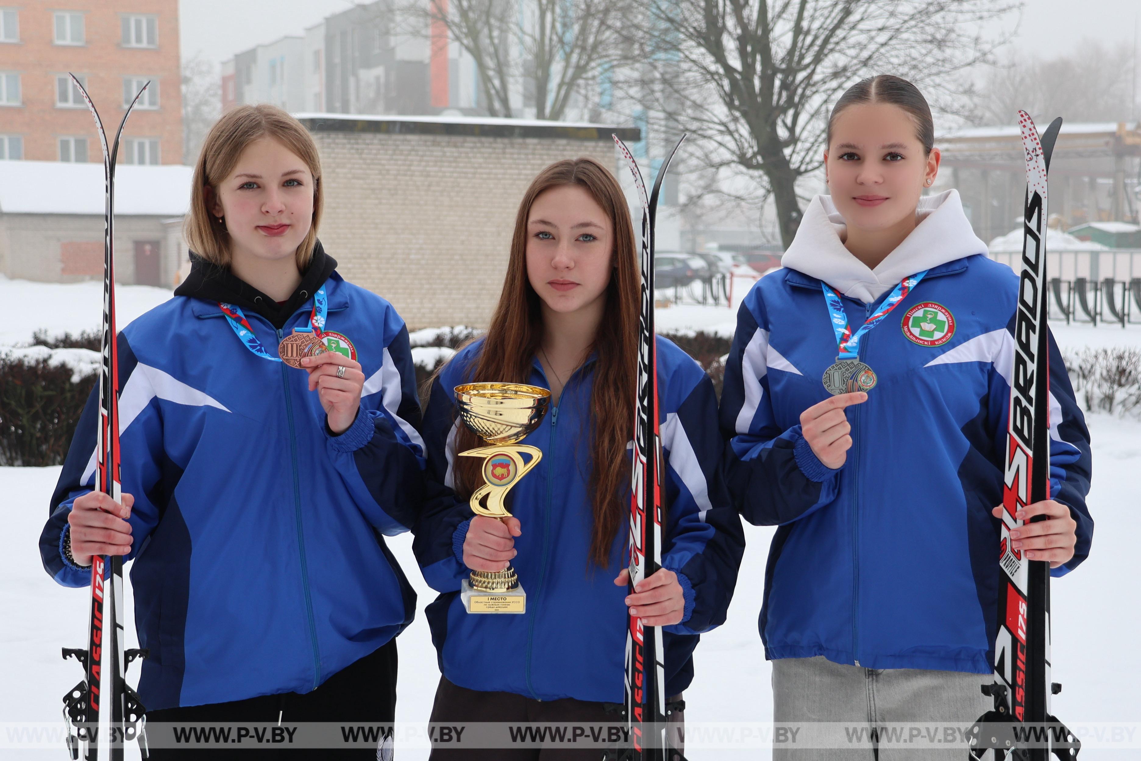 Золото на лыжне: учащиеся Пинского медколледжа победили в областной спартакиаде!
