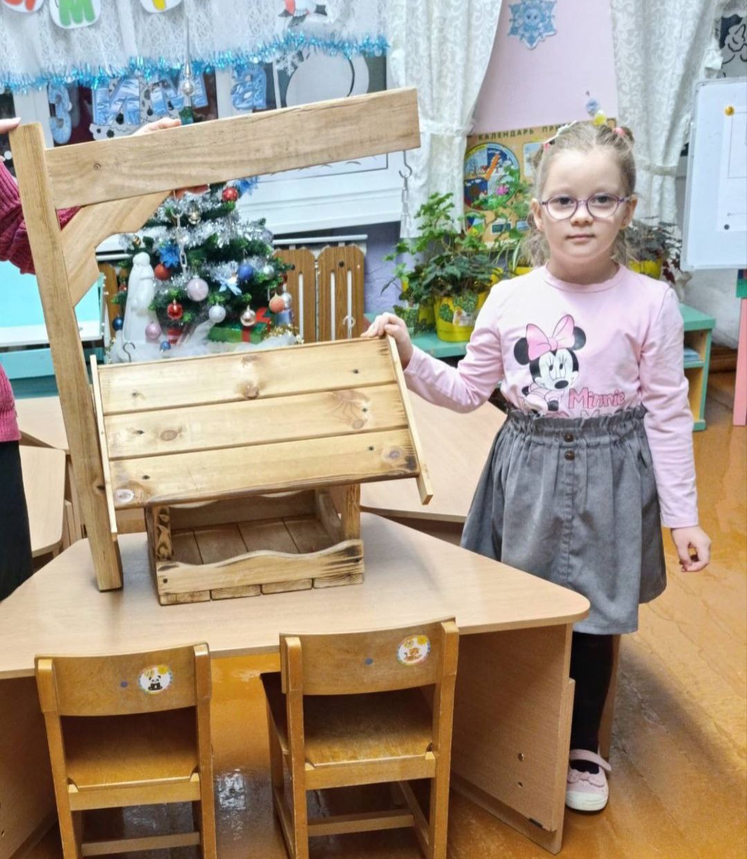 Ребята заботятся о птицах